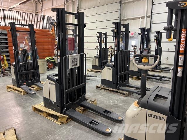 Crown ES 4000 Ajettavat pinoamisvaunut