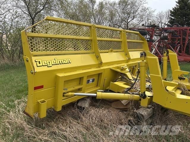 Degelman 6900 Pyöräpuskutraktori