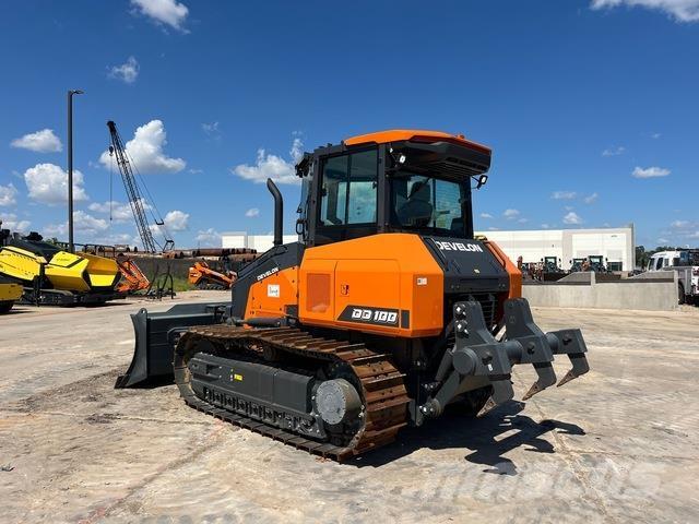 Develon DD100 Telaketjupuskutraktorit