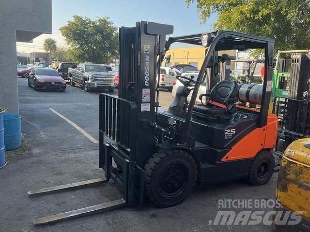 Doosan G25E-7 Muut koneet