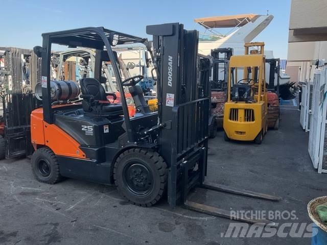 Doosan G25E-7 Muut koneet
