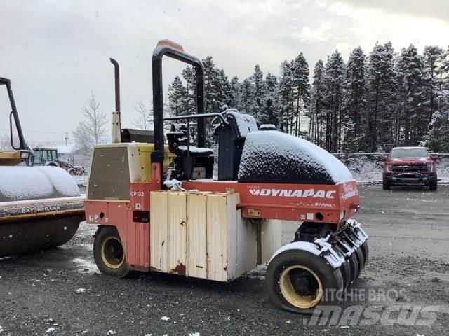 Dynapac CP132 Kumipyöräjyrät