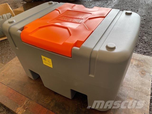  EXEQ DD400 Polttoaine- ja lisäainesäiliöt