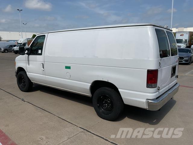 Ford E-150 Pakettiautot