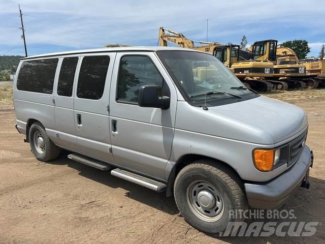 Ford E-150 Henkilöautot