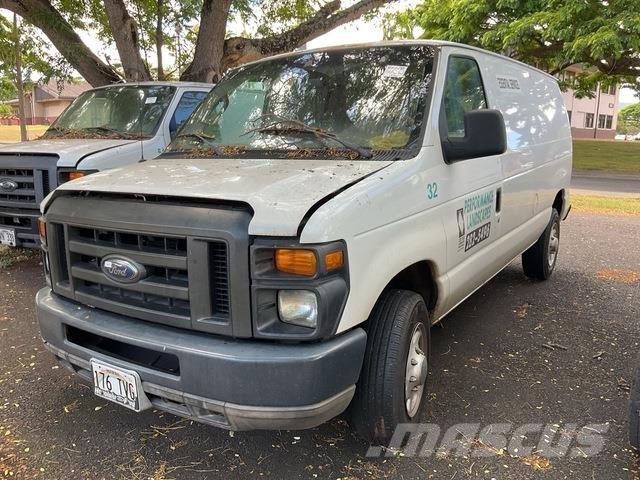 Ford E-150 Pakettiautot