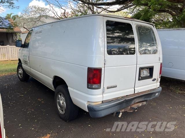 Ford E-150 Pakettiautot