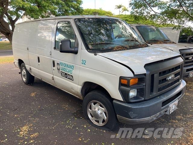 Ford E-150 Pakettiautot