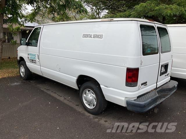 Ford E-150 Pakettiautot