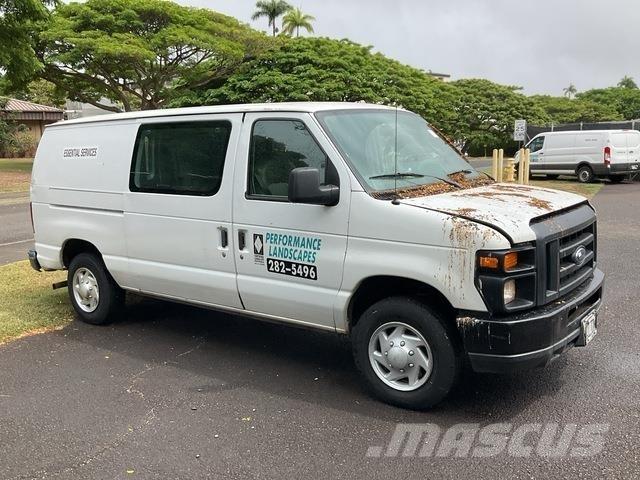 Ford E-150 Pakettiautot