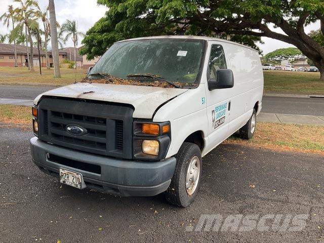 Ford E-150 Pakettiautot