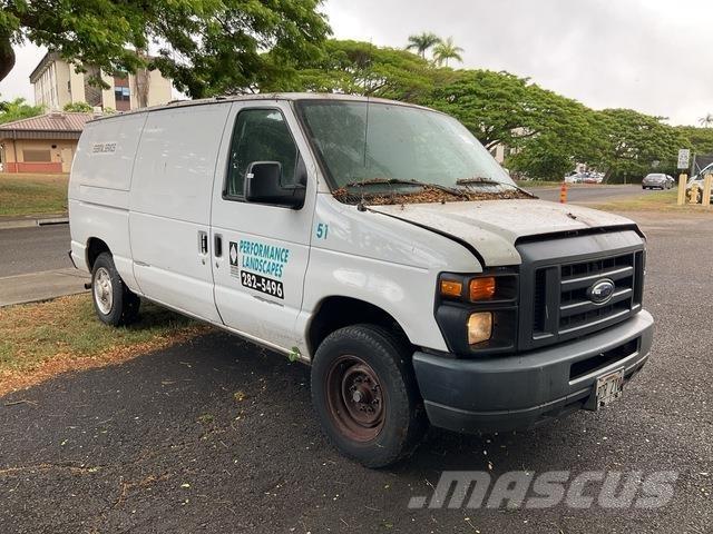 Ford E-150 Pakettiautot