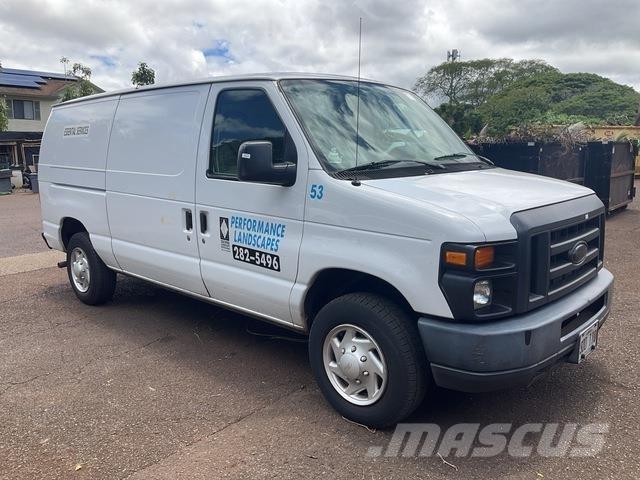 Ford E-150 Pakettiautot