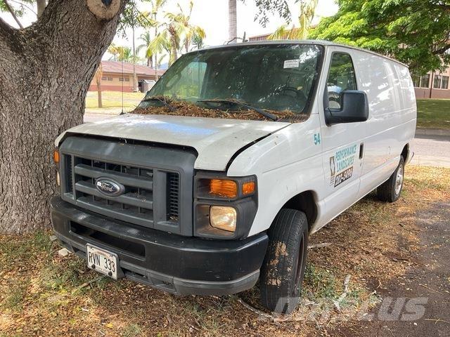 Ford E-150 Pakettiautot