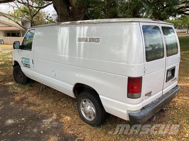 Ford E-150 Pakettiautot