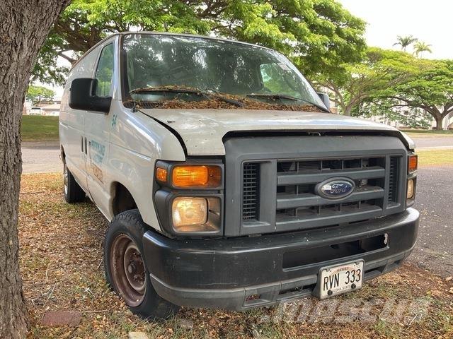 Ford E-150 Pakettiautot