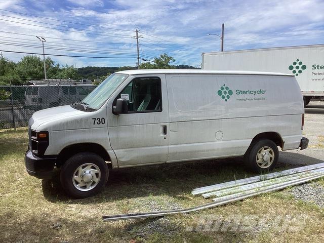 Ford E-150 Pakettiautot