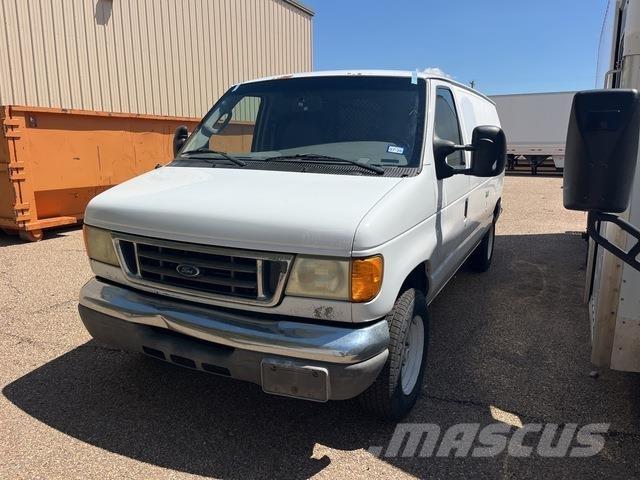 Ford E-150 Pakettiautot