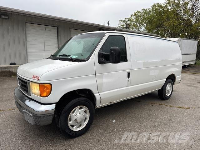 Ford E-150 Pakettiautot