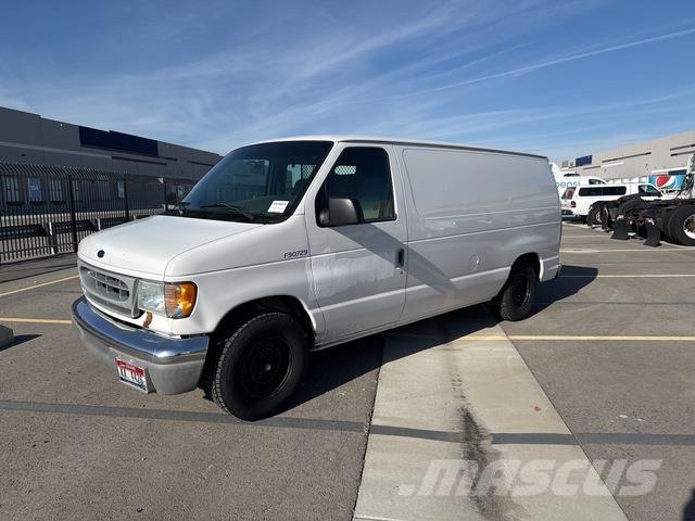 Ford E-150 Pakettiautot