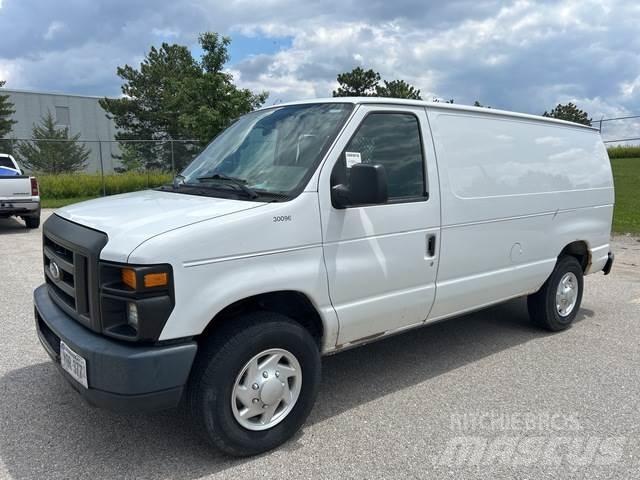 Ford E-250 Pakettiautot