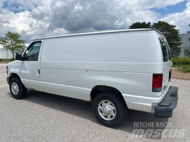 Ford E-250 Pakettiautot