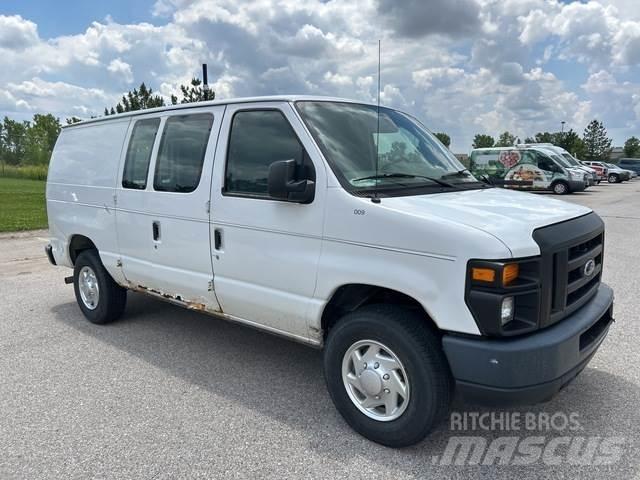 Ford E-250 Pakettiautot