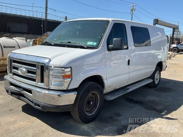 Ford E-250 Pakettiautot