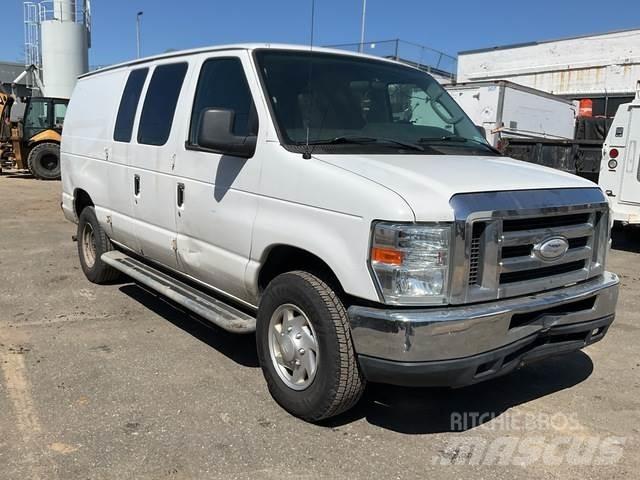 Ford E-250 Pakettiautot