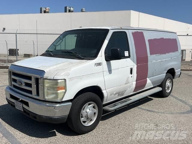 Ford E-250 Pakettiautot