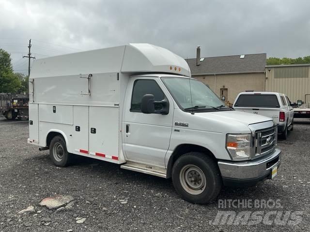 Ford E-350 Lava-autot