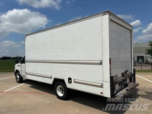 Ford E-350 Umpikorikuorma-autot