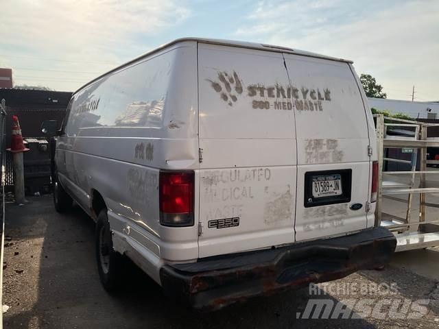 Ford E-350 Pakettiautot
