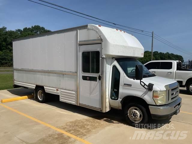 Ford E-350 Pakettiautot