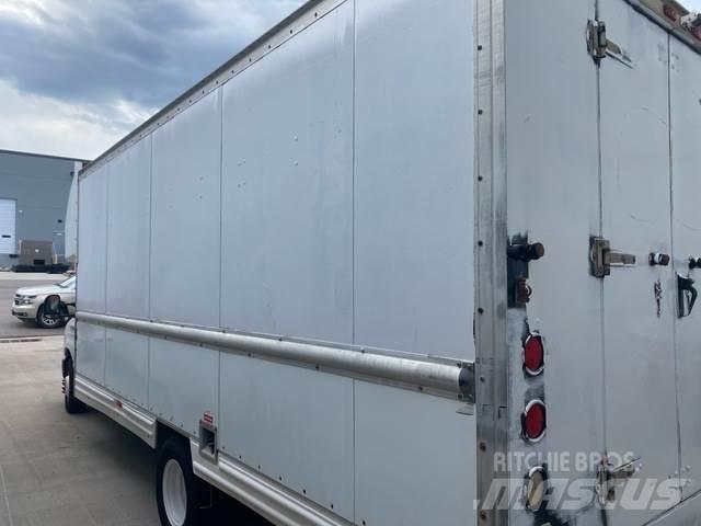 Ford E-350 Pakettiautot