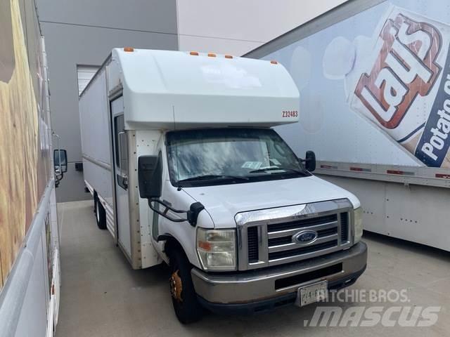 Ford E-350 Pakettiautot