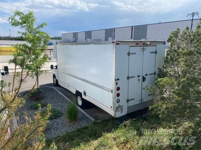 Ford E-350 Pakettiautot