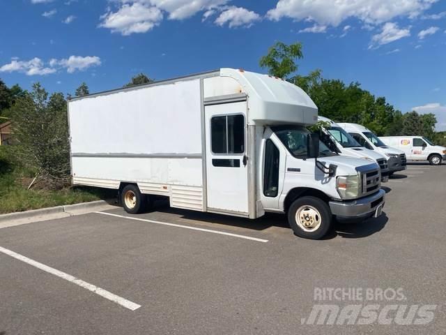 Ford E-350 Pakettiautot