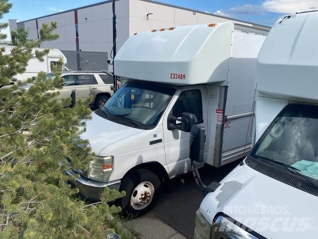 Ford E-350 Pakettiautot