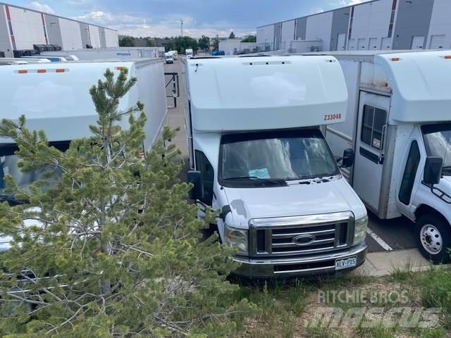 Ford E-350 Pakettiautot