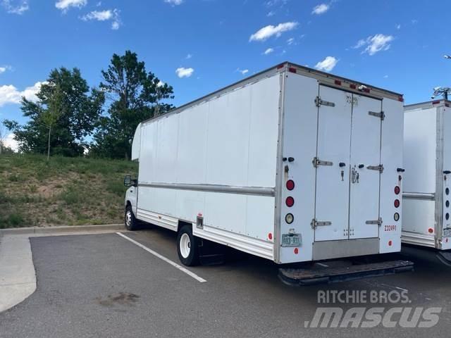 Ford E-350 Pakettiautot