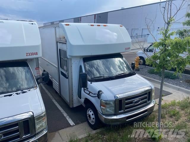 Ford E-350 Pakettiautot