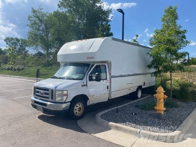 Ford E-350 Pakettiautot
