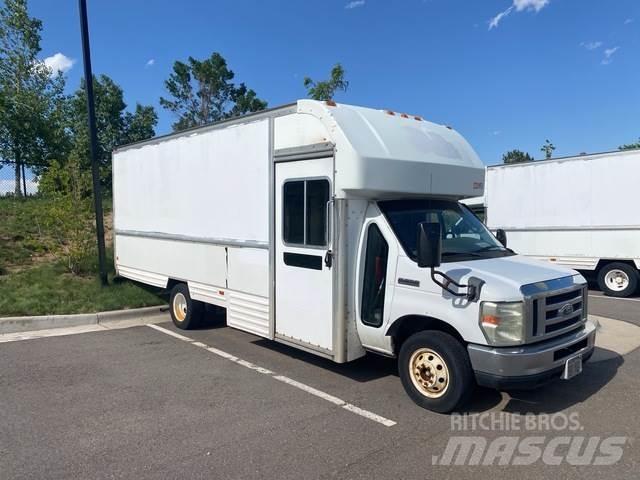 Ford E-350 Pakettiautot