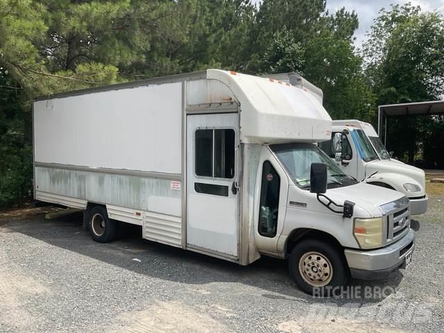 Ford E-350 Pakettiautot
