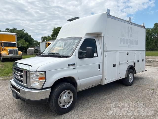 Ford E-350 Pakettiautot