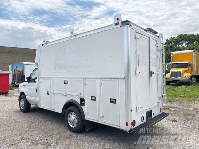Ford E-350 Pakettiautot