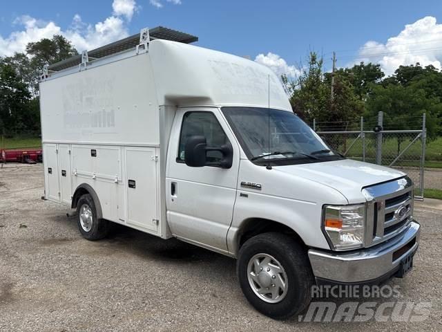 Ford E-350 Pakettiautot