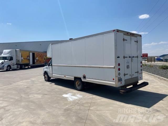 Ford E-350 Pakettiautot