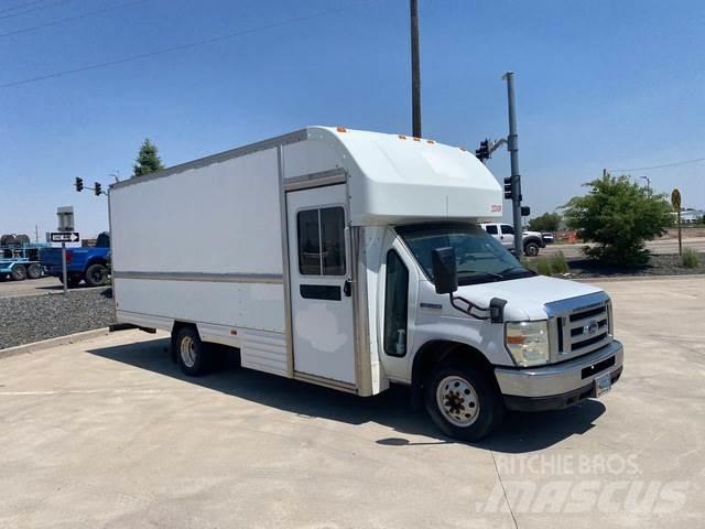 Ford E-350 Pakettiautot